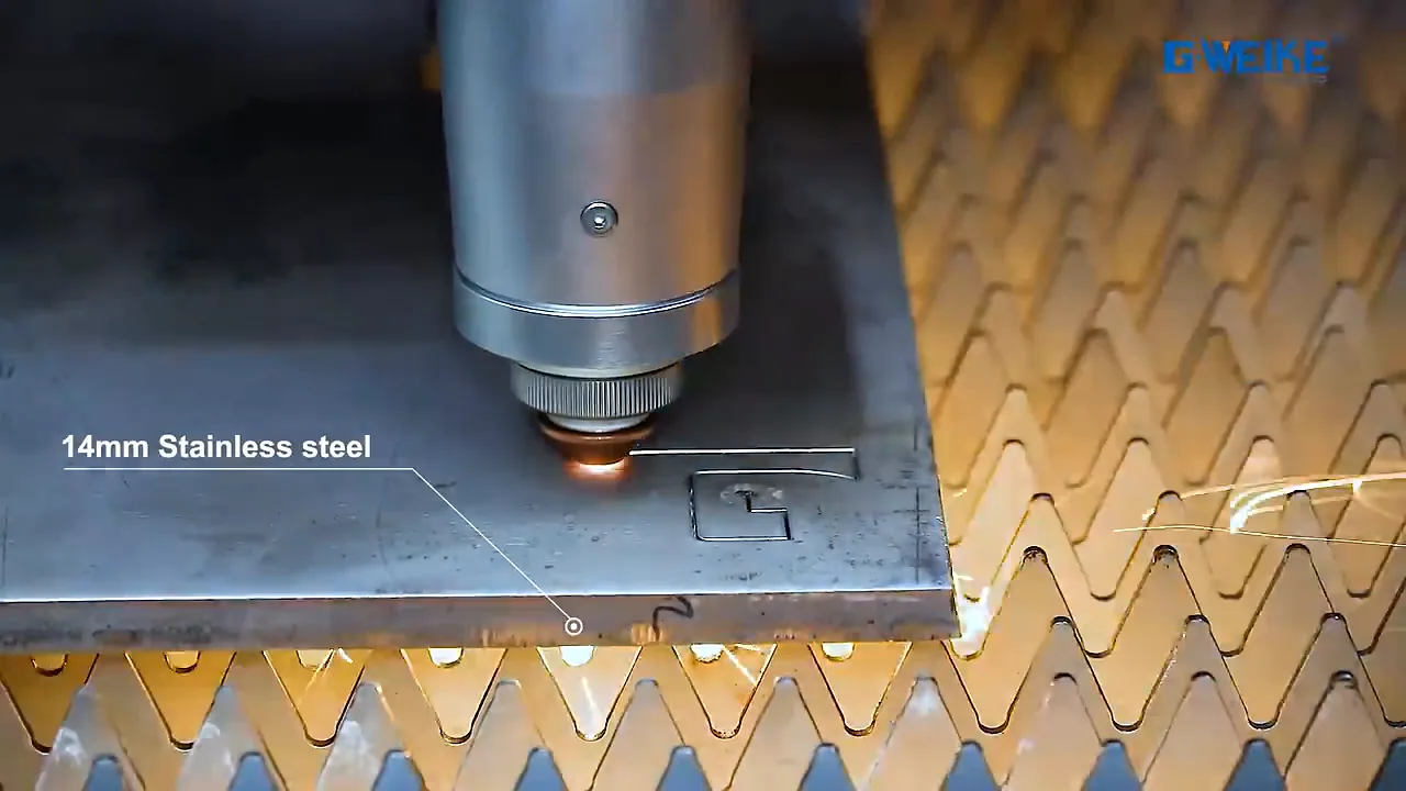 Fiber lazer kesim başlığının sac levha üzerinde kesim yaparken oluşturduğu kesim izi